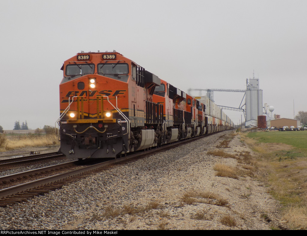 BNSF 8389